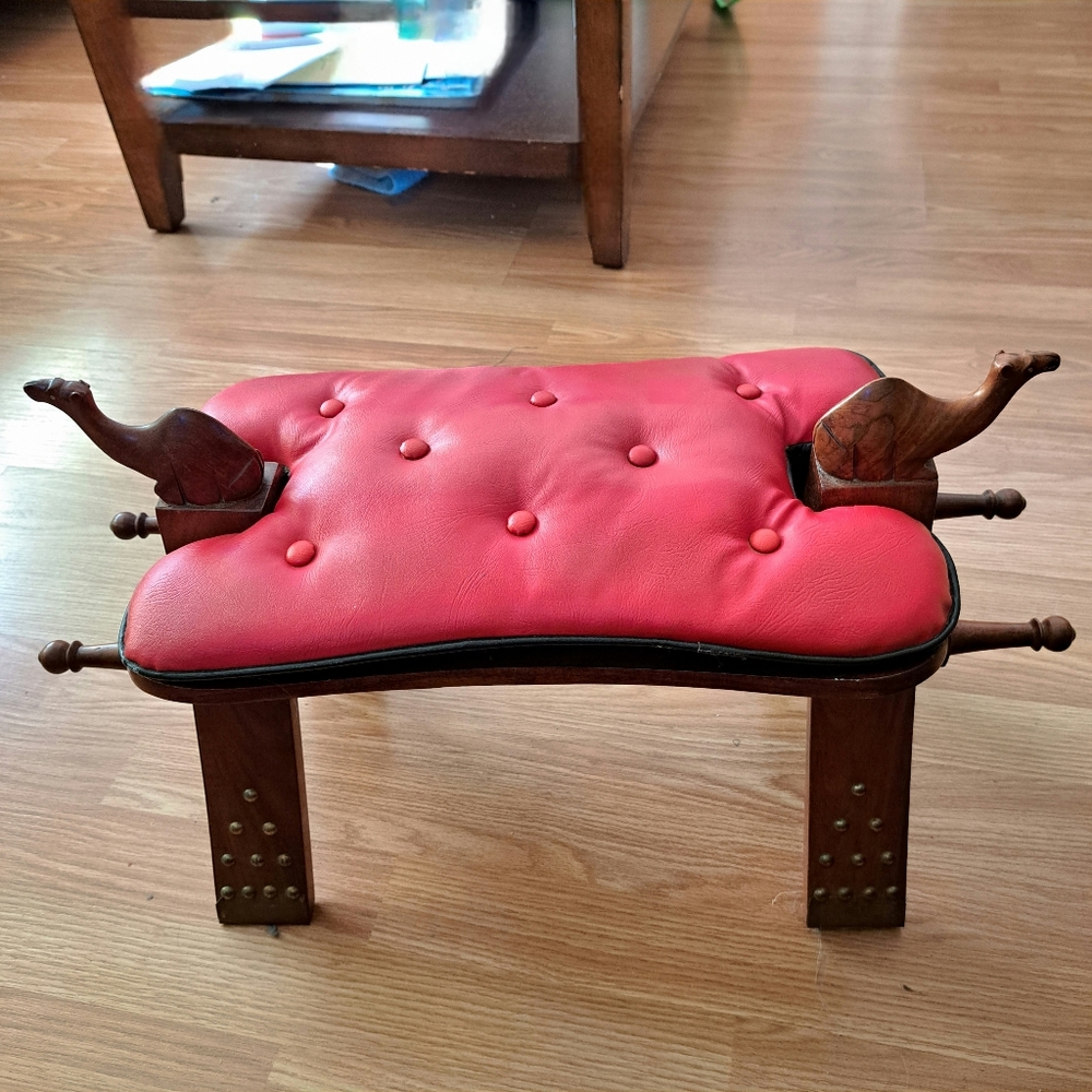 Vintage Camel Saddle Hide Footstool Ottoman Rare Wonderful Brass Trims - Picture 3 of 10